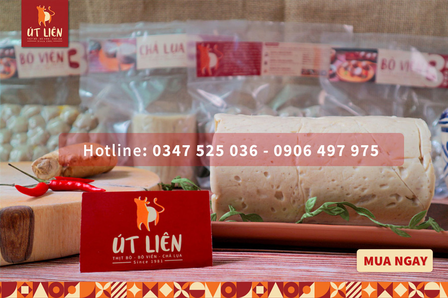 Chả lụa gân hột tiêu xanh là món ngon không thể thiếu trong mọi bữa ăn